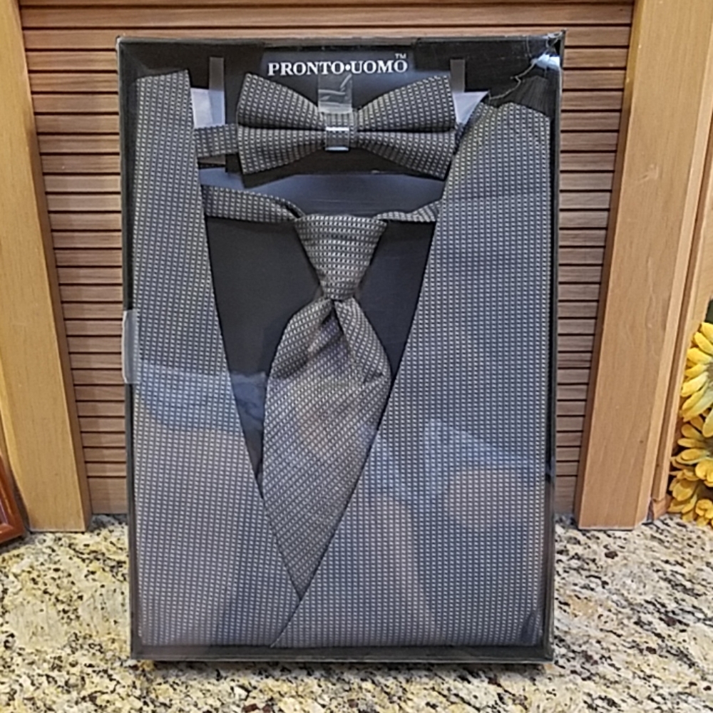 Pronto Uomo gray & black vest w bow & tie size 2X new
